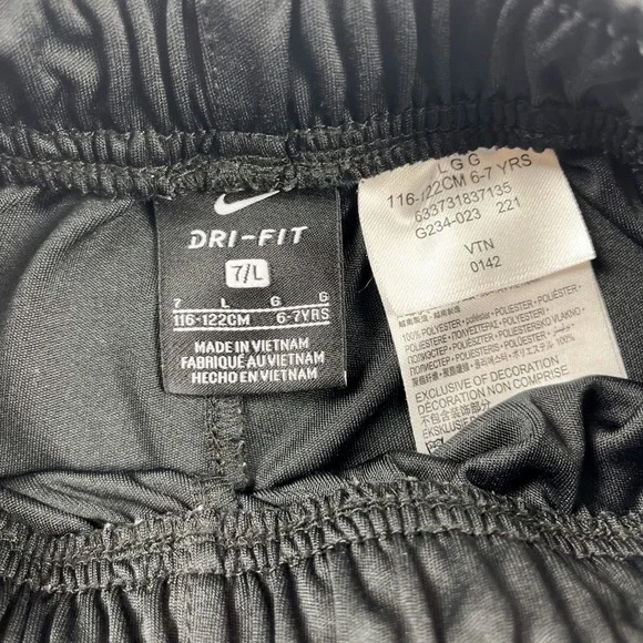 Nike | Athletic Shorts | Boys (7) - Picture 3 of 3